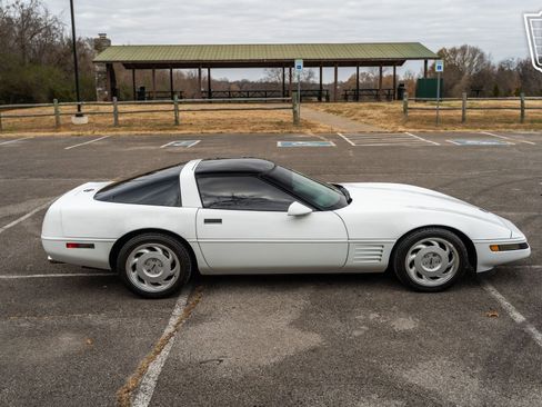 Used 1991 Chevrolet Corvette Coupe image 20
