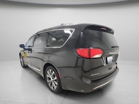 Used 2017 Chrysler Pacifica Limited w/ UConnect Theater Package image 11