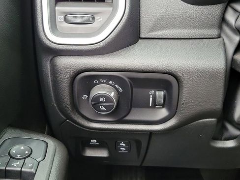 Used 2025 RAM 1500 Big Horn AWD/4WD image 13