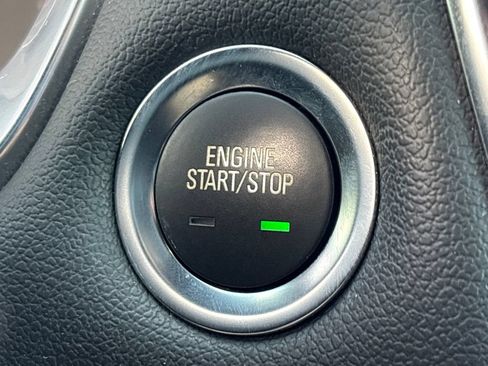 Used 2022 Chevrolet Traverse LT FWD image 15