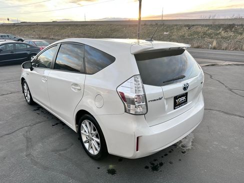 Used 2012 Toyota Prius V Two image 4