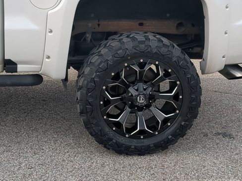 Used 2017 Chevrolet Silverado 1500 LT w/ All Star Edition AWD/4WD image 10