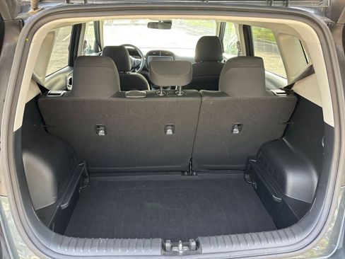Used 2025 Kia Soul LX w/ LX Technology Package FWD image 25