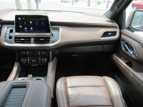 Used 2022 Chevrolet Suburban High Country image 13