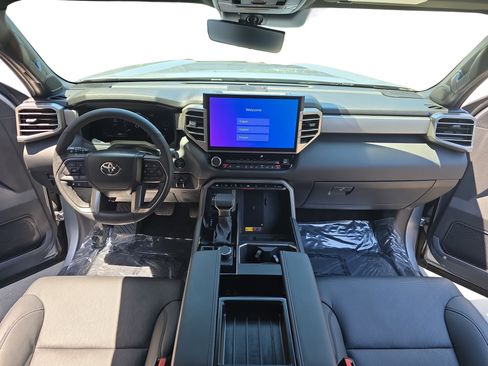 Used 2025 Toyota Tundra Limited AWD/4WD image 9