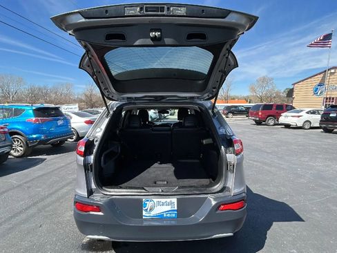 Used 2017 Jeep Cherokee Limited image 31