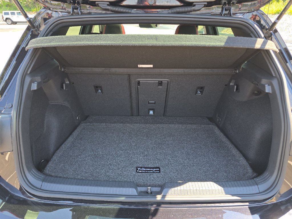 Certified 2022 Volkswagen GTI SE FWD image 24