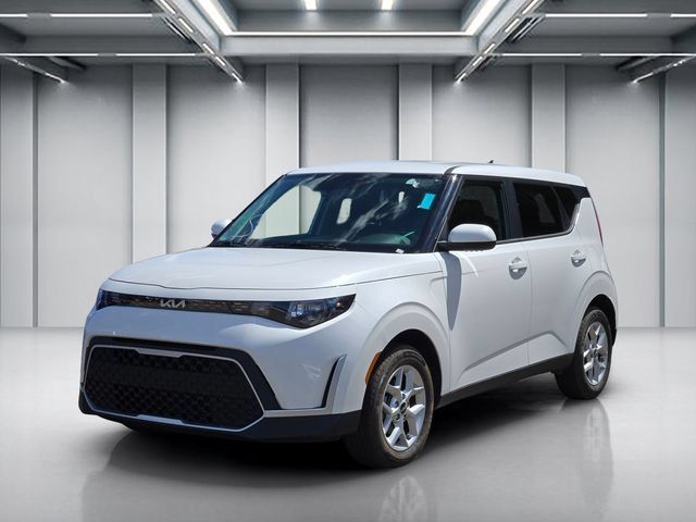 Used 2025 Kia Soul LX w/ LX Technology Package FWD image 8