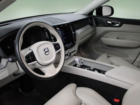 Certified 2023 Volvo XC60 B5 Ultimate w/ Climate Package image 24