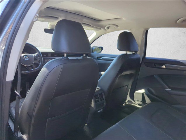 Used 2020 Volkswagen Passat 2.0T R-Line FWD image 28