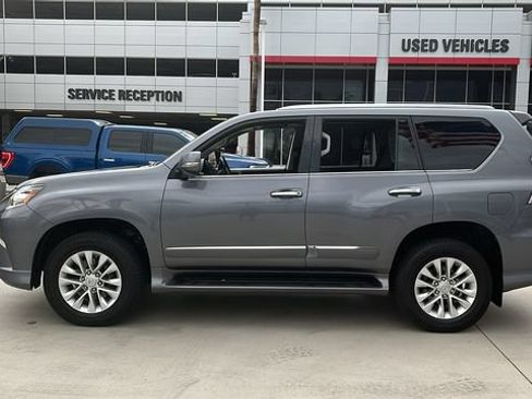 Used 2016 Lexus GX 460 w/ Premium Package AWD/4WD image 3