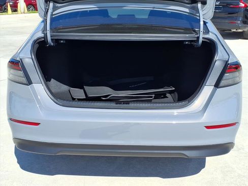 Used 2025 Honda Accord SE image 17