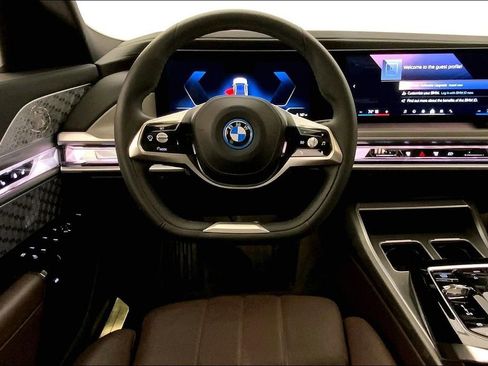 Certified 2023 BMW i7 xDrive60 AWD/4WD image 4