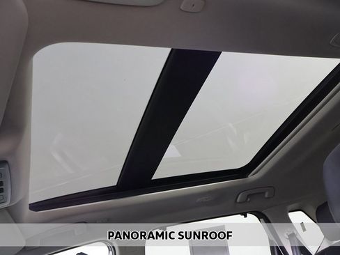 Used 2023 Nissan Rogue SV w/ SV Premium B Package image 3