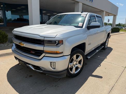 Used 2018 Chevrolet Silverado 1500 LT w/ Texas Edition AWD/4WD image 2