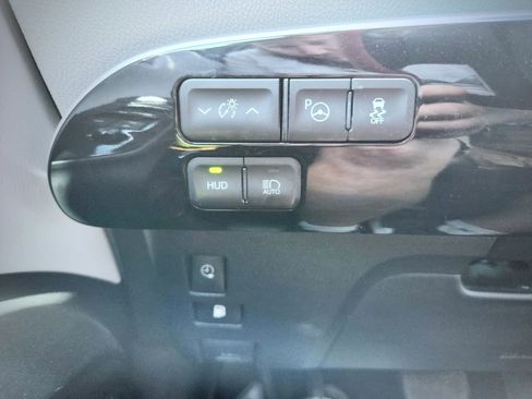 Used 2017 Toyota Prius Prime Advanced w/ Carpet Mat Package FWD image 26