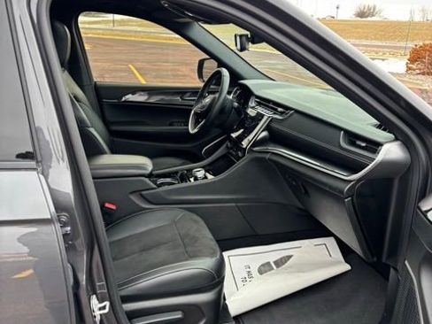 Used 2022 Jeep Grand Cherokee Altitude image 15