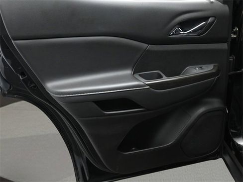 Used 2023 GMC Acadia SLT image 13