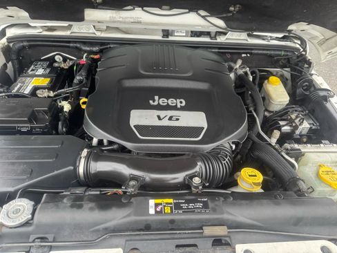 Used 2017 Jeep Wrangler Sahara w/ Connectivity Group image 27