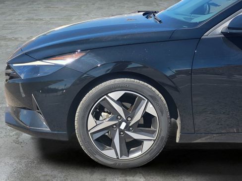 Used 2023 Hyundai Elantra SEL w/ Convenience Package image 9