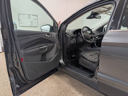 Used 2017 Ford Escape Titanium w/ Canadian Touring Package AWD/4WD image 5
