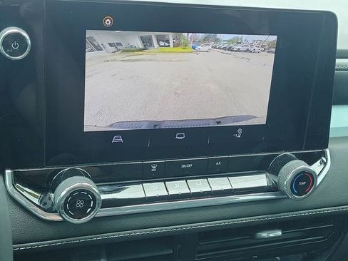 Used 2024 Chevrolet Colorado LT image 29