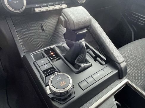 Used 2025 Toyota 4Runner SR5 AWD/4WD image 19