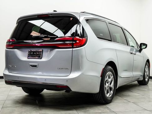 Used 2023 Chrysler Pacifica Limited image 12