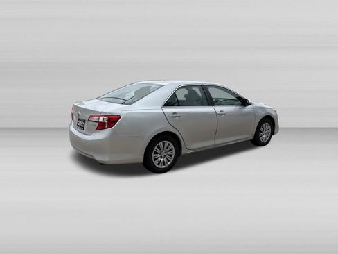 Used 2014 Toyota Camry LE FWD image 4
