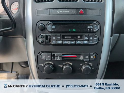 Used 2006 Chrysler Town & Country Touring FWD image 8