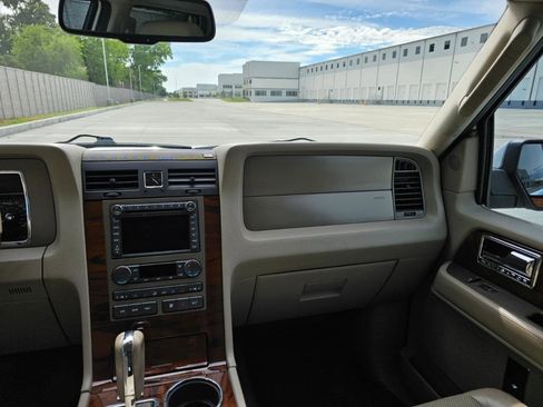 Used 2012 Lincoln Navigator L 2WD image 29