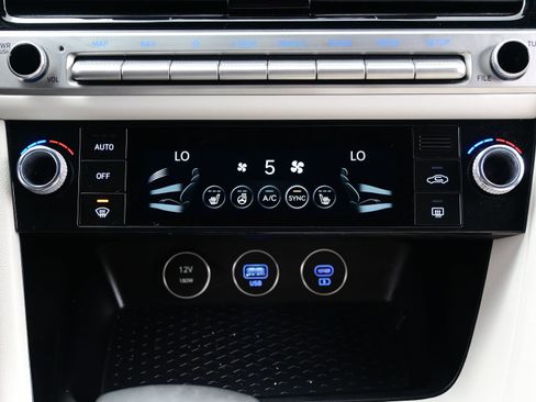 Certified 2024 Genesis G70 2.5T image 20