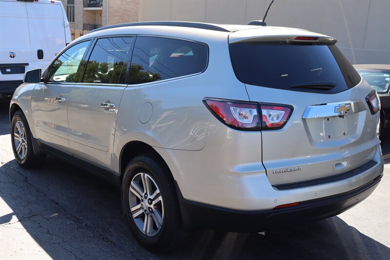 Used 2017 Chevrolet Traverse LT FWD image 4