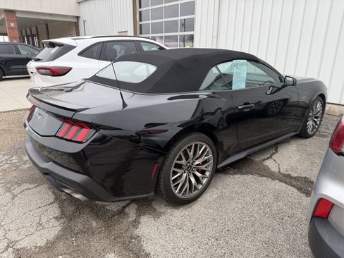 Used 2025 Ford Mustang GT Premium image 3