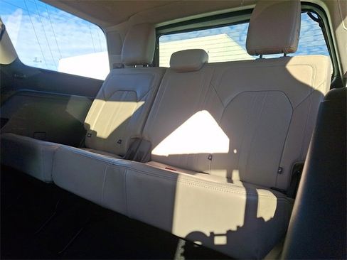 Used 2024 Ford Expedition Limited image 11