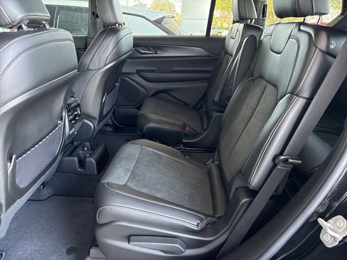 New 2025 Jeep Grand Cherokee L Altitude image 12