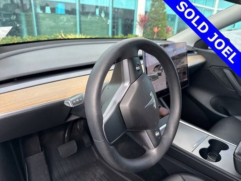 Used 2022 Tesla Model Y Long Range image 4