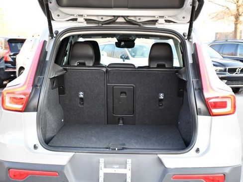 Certified 2025 Volvo XC40 B5 Core image 24