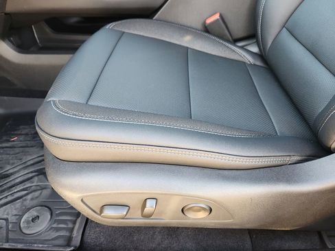 New 2026 Chevrolet Equinox EV LT image 18