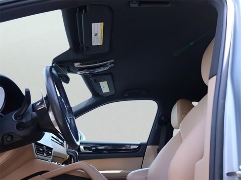 Used 2021 Porsche Cayenne Base image 36