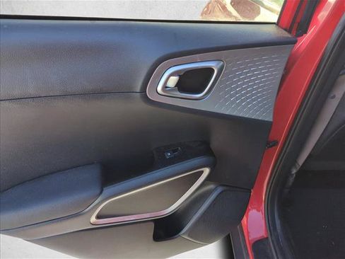 Used 2022 Kia Soul LX w/ Technology Package FWD image 9