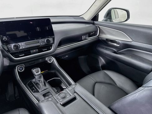 Certified 2025 Toyota Grand Highlander AWD image 23