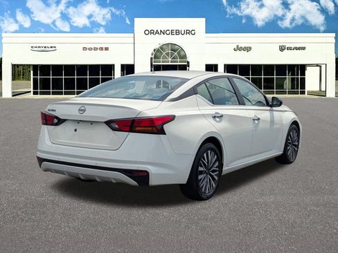 Used 2025 Nissan Altima 2.5 SV FWD image 8