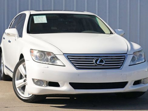 Used 2012 Lexus LS 460 w/ Comfort Pkg image 2