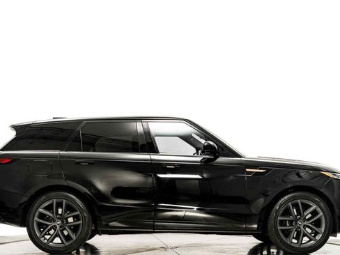 Used 2023 Land Rover Range Rover Sport SE Dynamic image 2