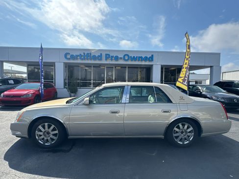 Used 2008 Cadillac DTS image 2