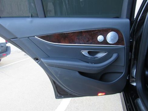 Used 2019 Mercedes-Benz E 450 4MATIC Sedan w/ Premium Package image 16