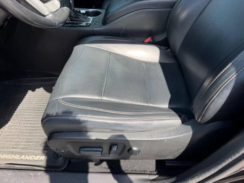 Used 2018 Toyota Highlander XLE AWD/4WD image 24