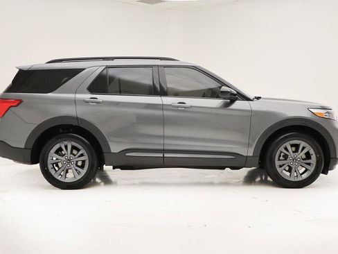 Used 2023 Ford Explorer XLT w/ Equipment Group 202A image 3