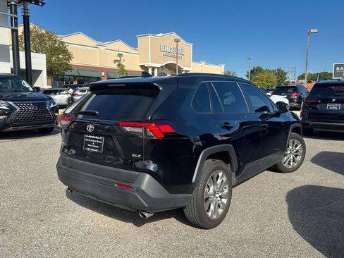 Used 2021 Toyota RAV4 XLE Premium image 7